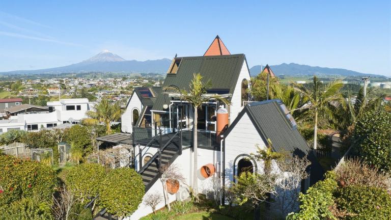 Full exterior view and nature