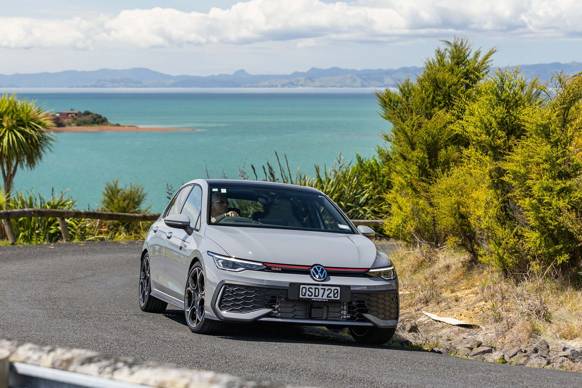 Volkswagen-Golf-GTI