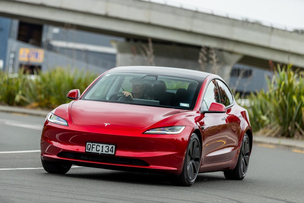 Tesla Model 3 RWD facelift cornering