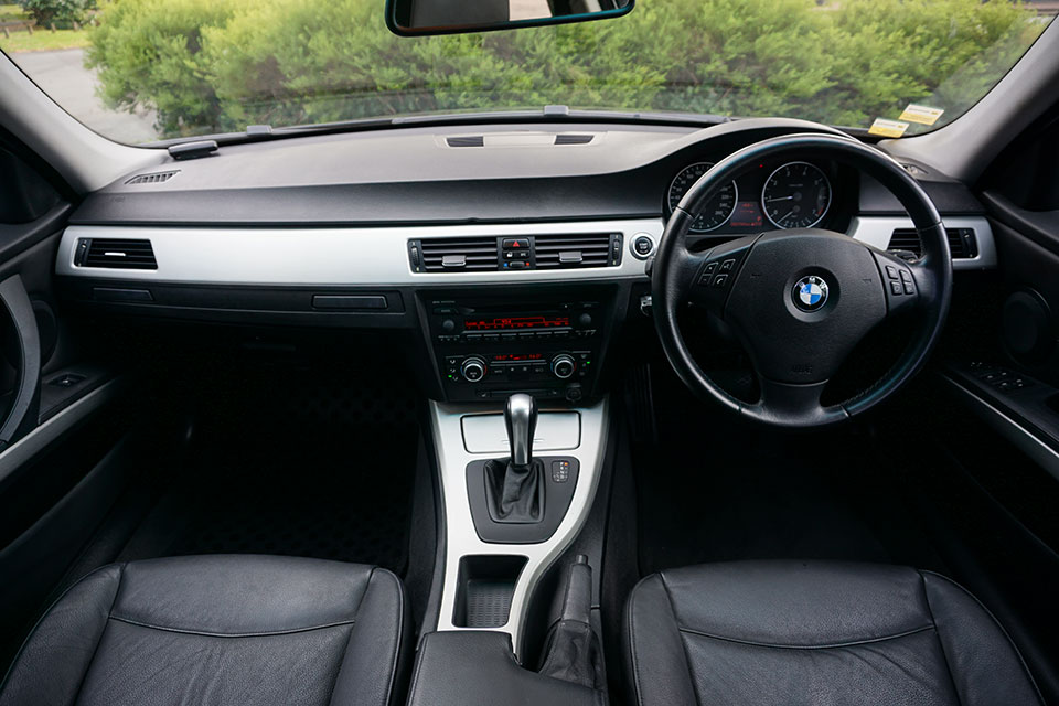 BMW 320i 2006 Interior