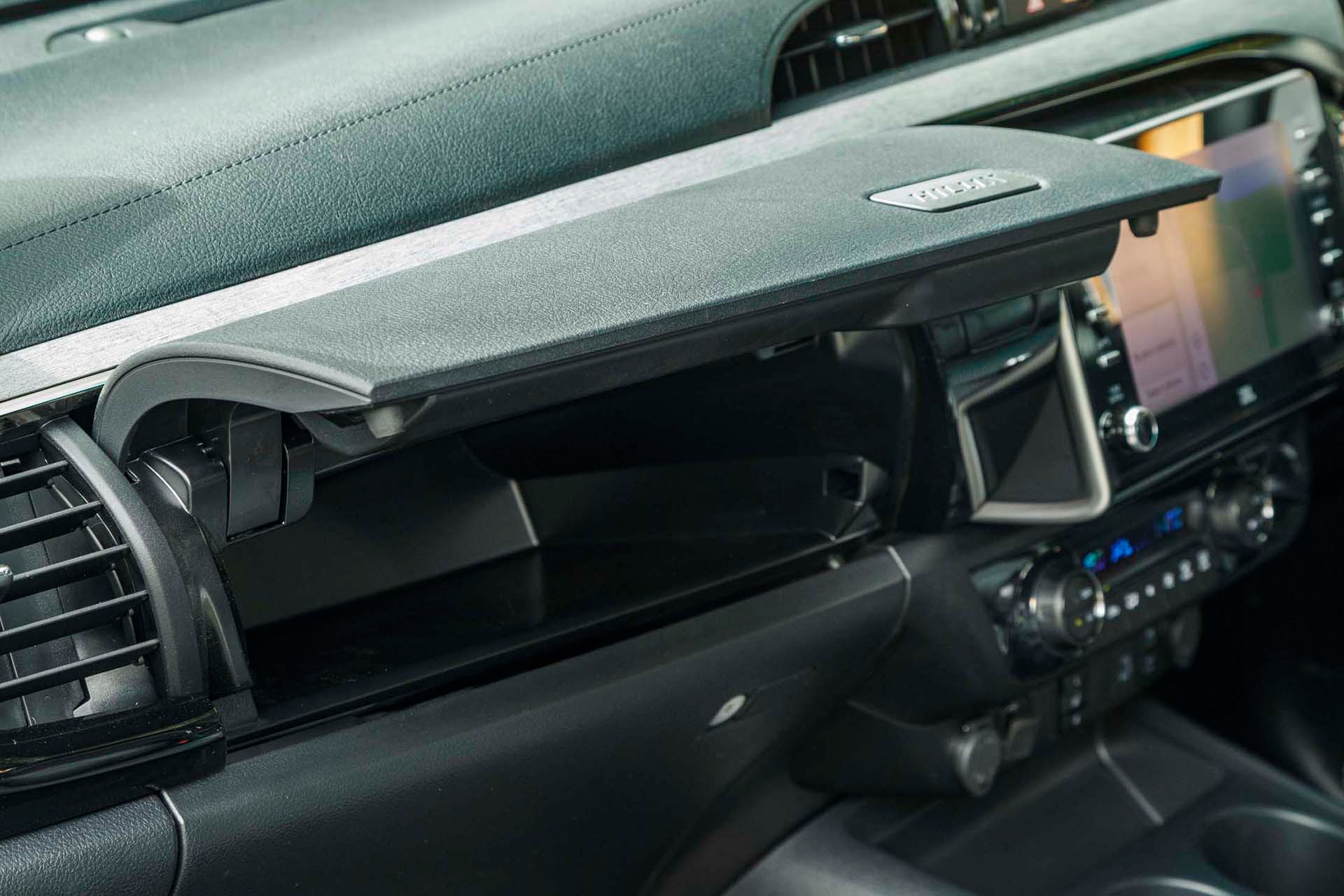 Toyota Hilux SR5 Glovebox