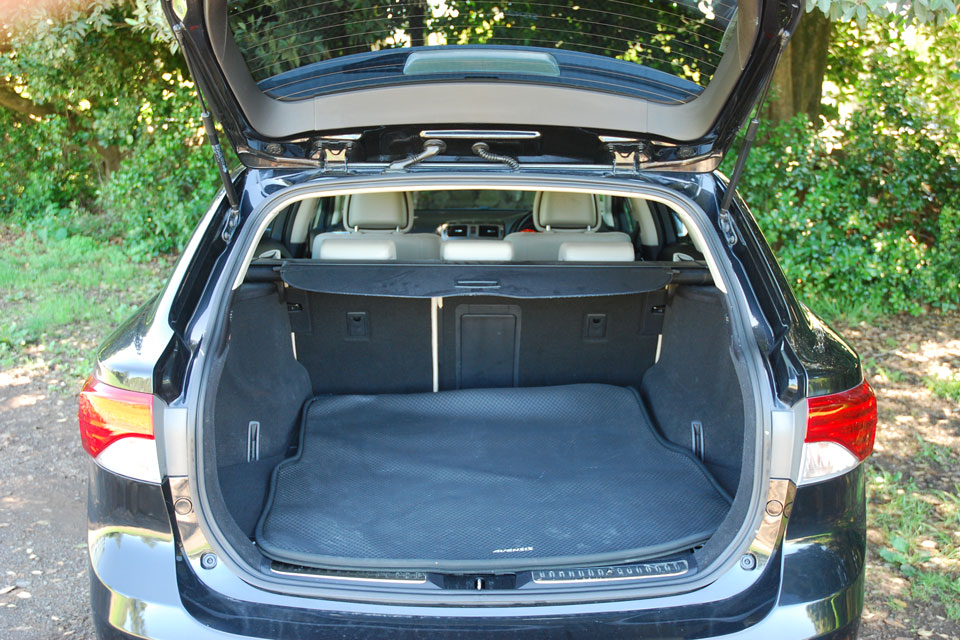 Toyota Avensis 2013 Boot