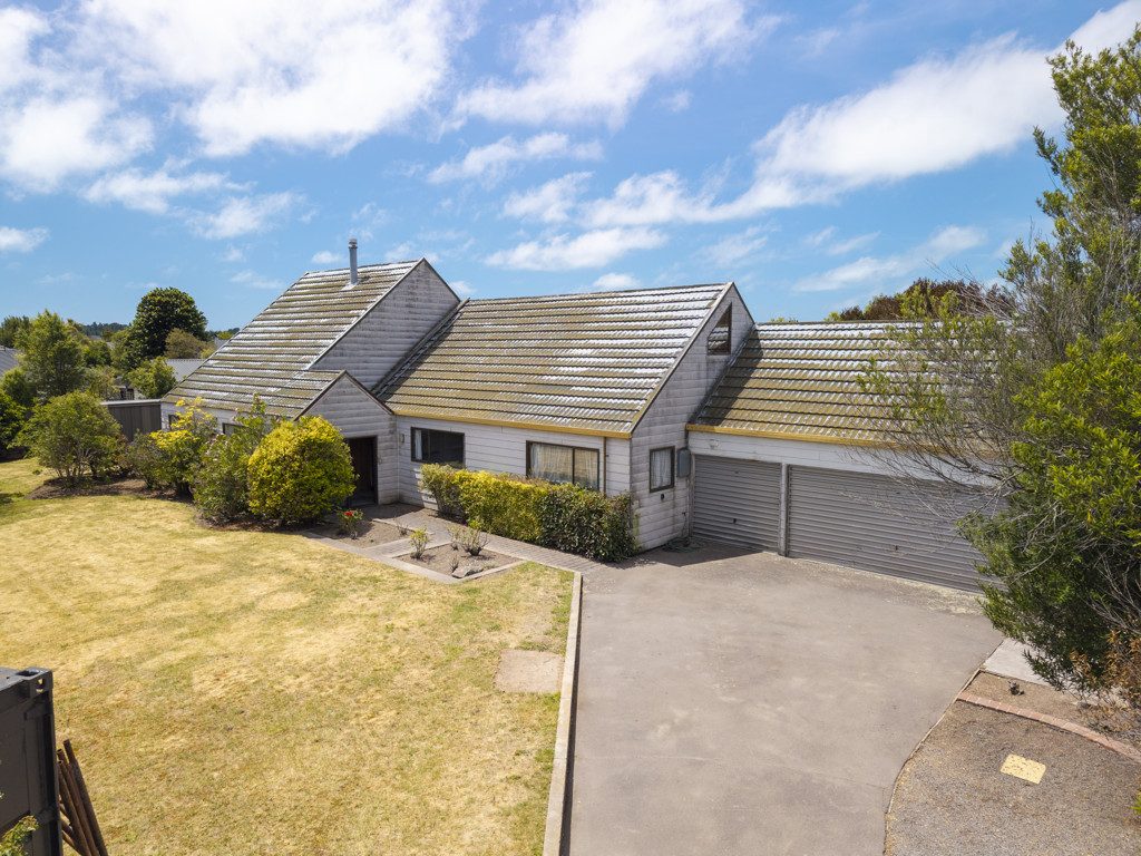 Large old style house with triple garage and a large front garden