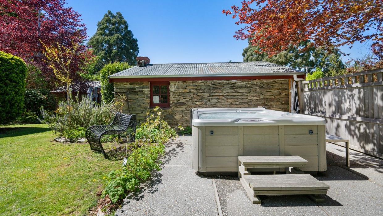 The outdoor living space, complete with spa pool. 