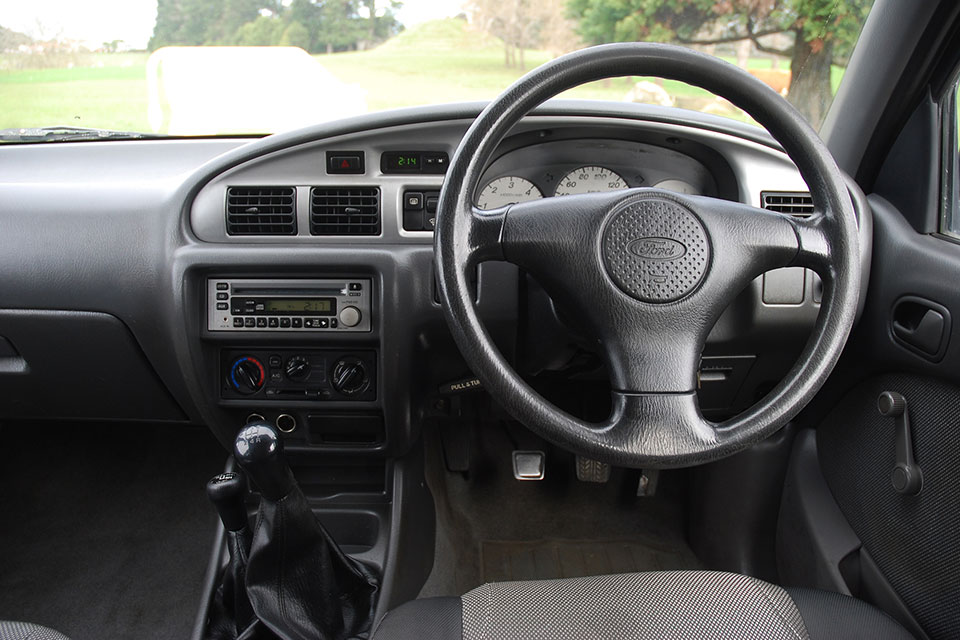 Ford Courier 2006 Interior