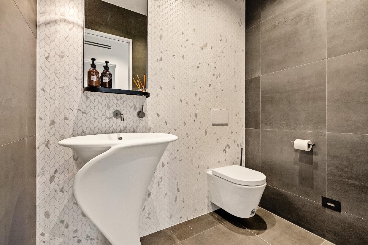 Sculptural bathroom basin