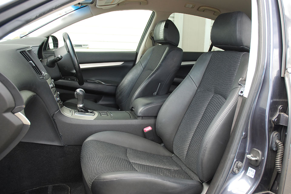 Nissan Skyline 2007 Front Seats