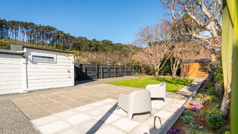 The backyard has hosted a wedding. Photo: LOWE & CO
