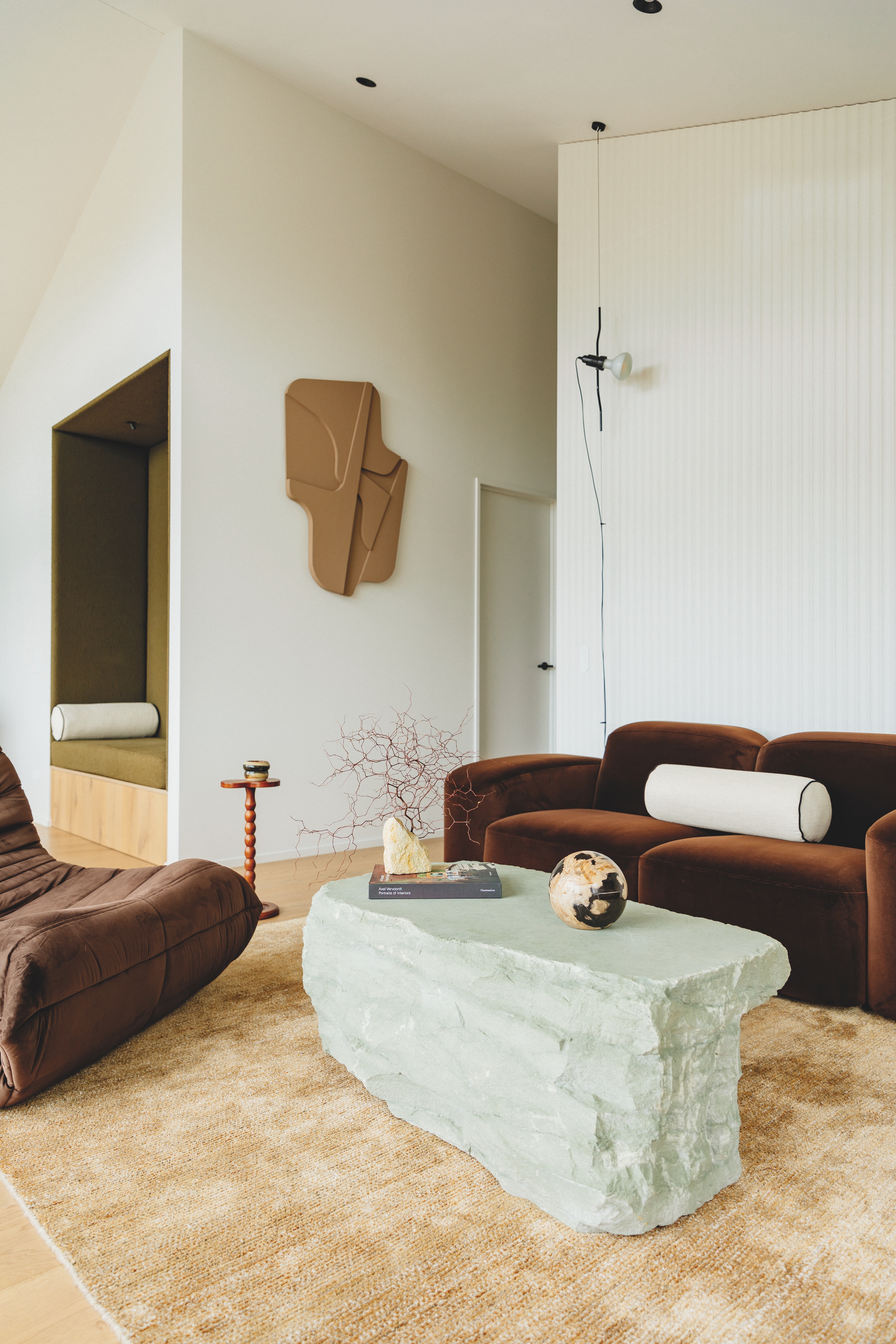 “Our coffee table is an incredible 600kg rock we sourced from local artisan stoneworkers,” says Matt. “The Tawny Oak Feature flooring by Forté needed to be reinforced to hold it.” The Venetian plaster feature wall was custom-coloured to complement the kitchen island, and on the other wall is an artwork Matt made.