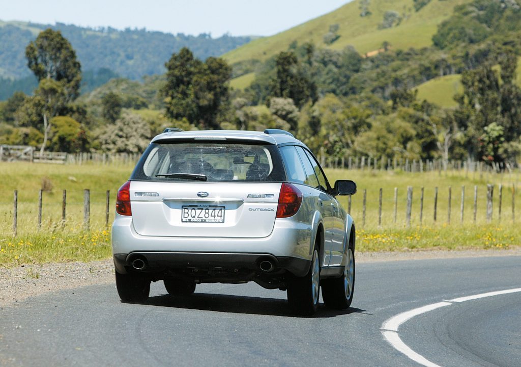 Toyota Highlander vs Subaru Outback 008