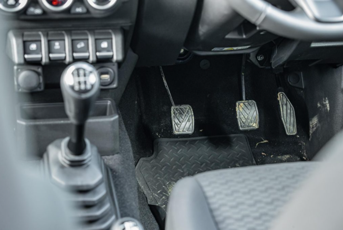 2024 Suzuki Jimny pedals 