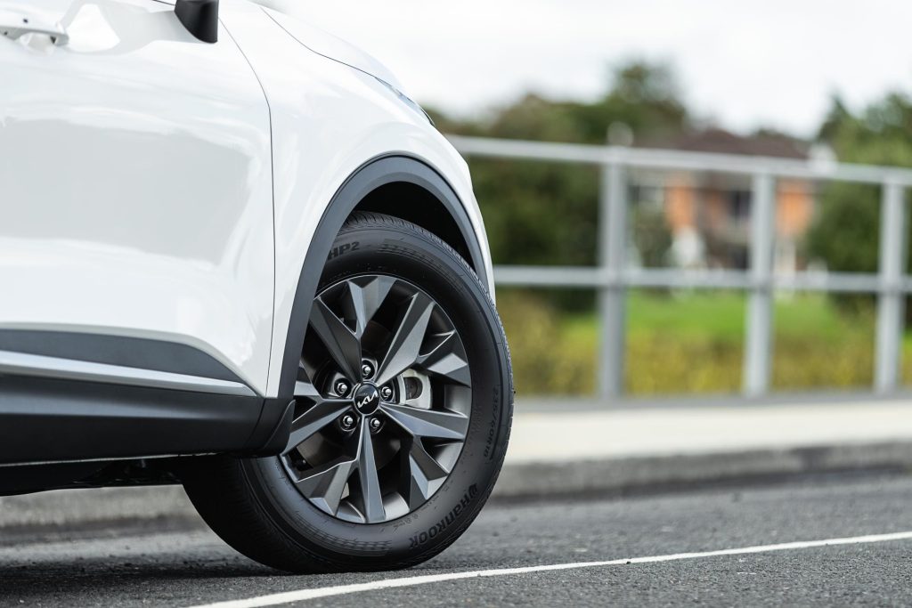 Kia Sportage HEV Earth front wheel