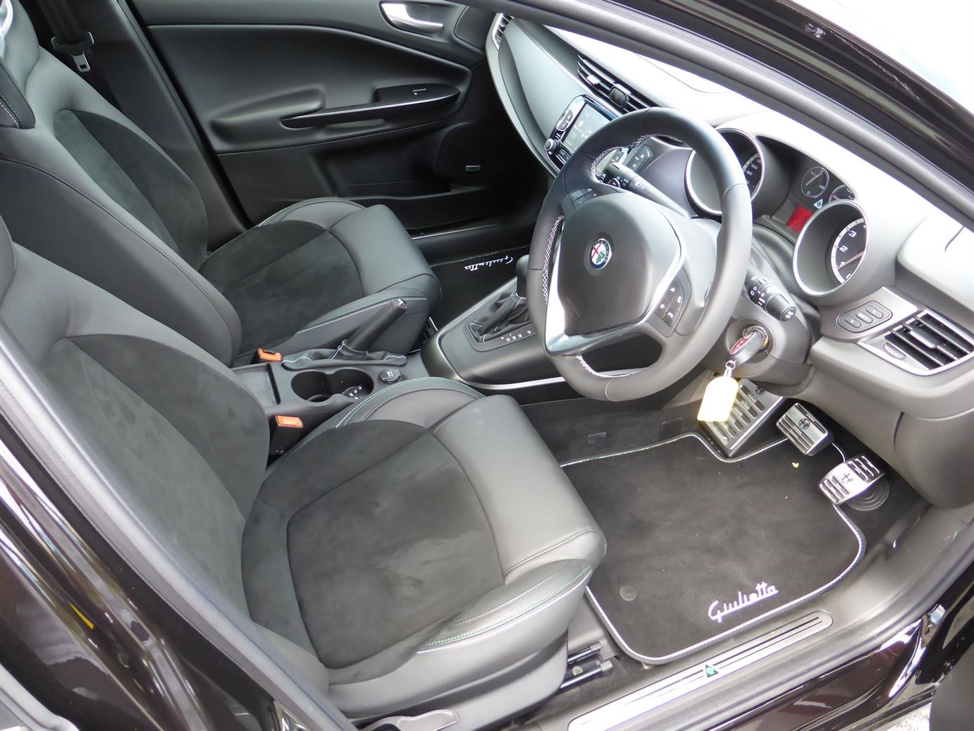 Alfa Romeo Giulietta Front Interior