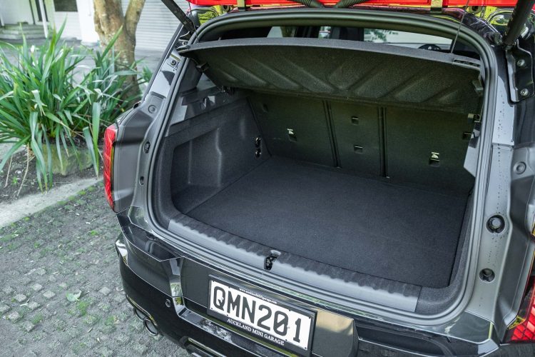 Mini-Countryman-JCW-All4-Flavoured-boot-space