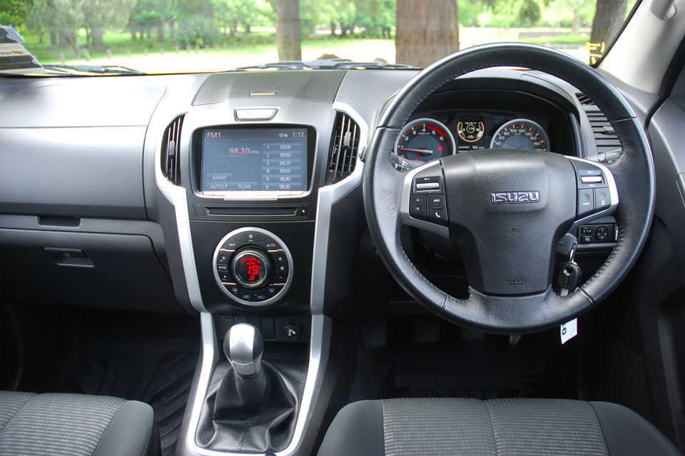 Isuzu dmax 2016 Front Interior