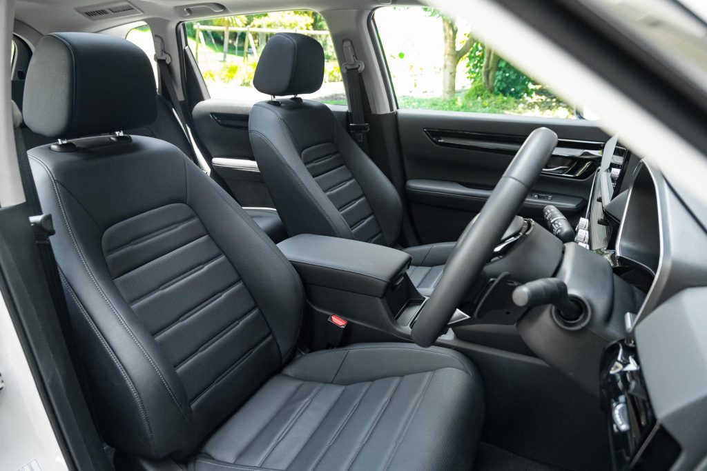 Honda CR-V Sport 7 front seats