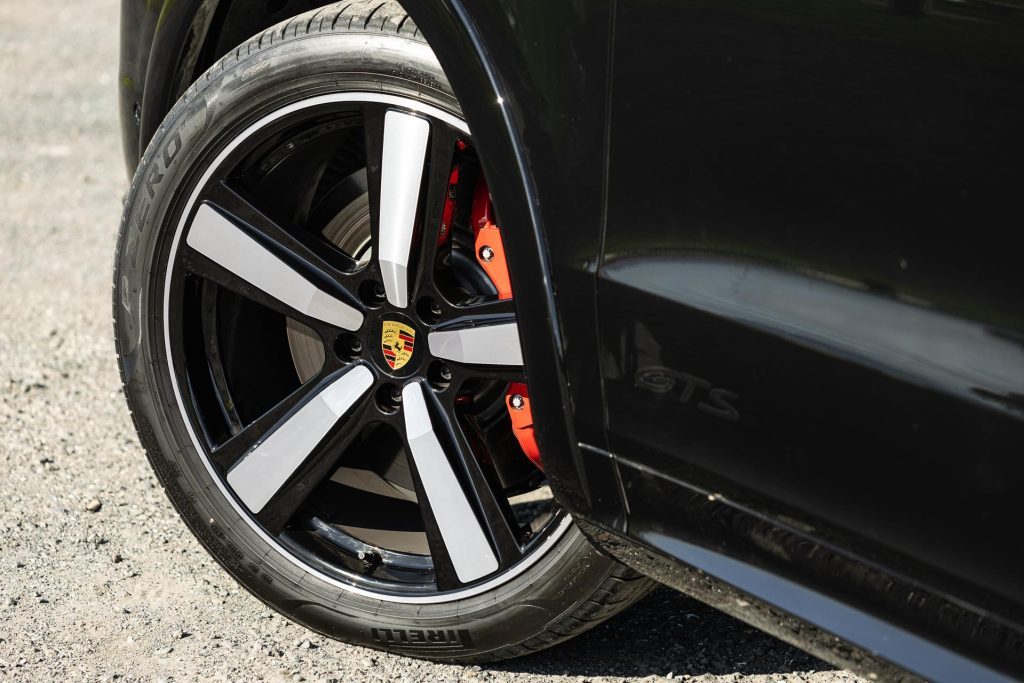 Porsche-Cayenne-GTS-wheel-detail