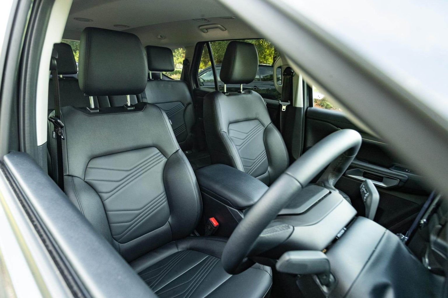 2022 Ford Everest front seats