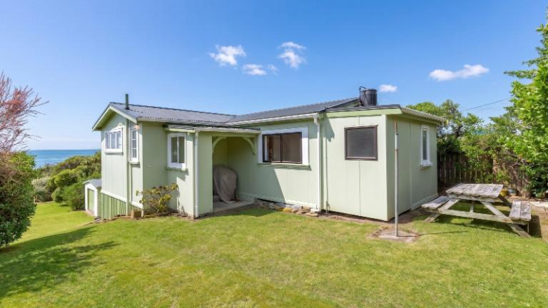 The property is 945m². Photo: Property Brokers/TRADE ME