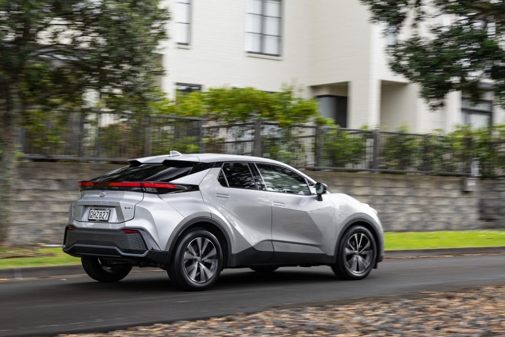 Toyota-C-HR-GXL-Hybrid-rear-panning