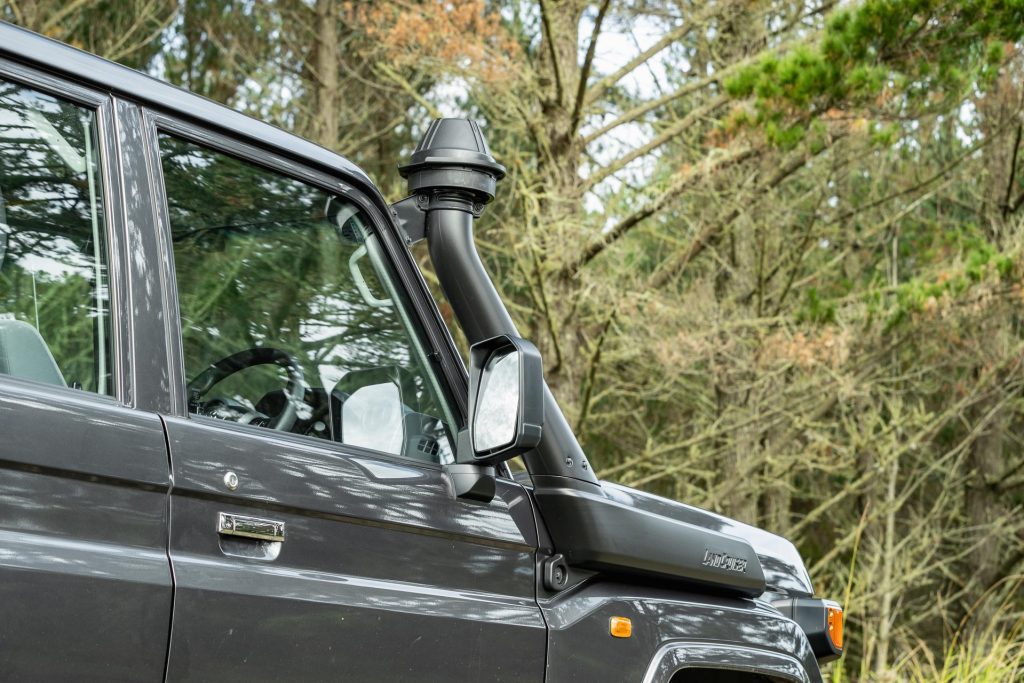 Toyota-Land-Cruiser-70-snorkel-detail