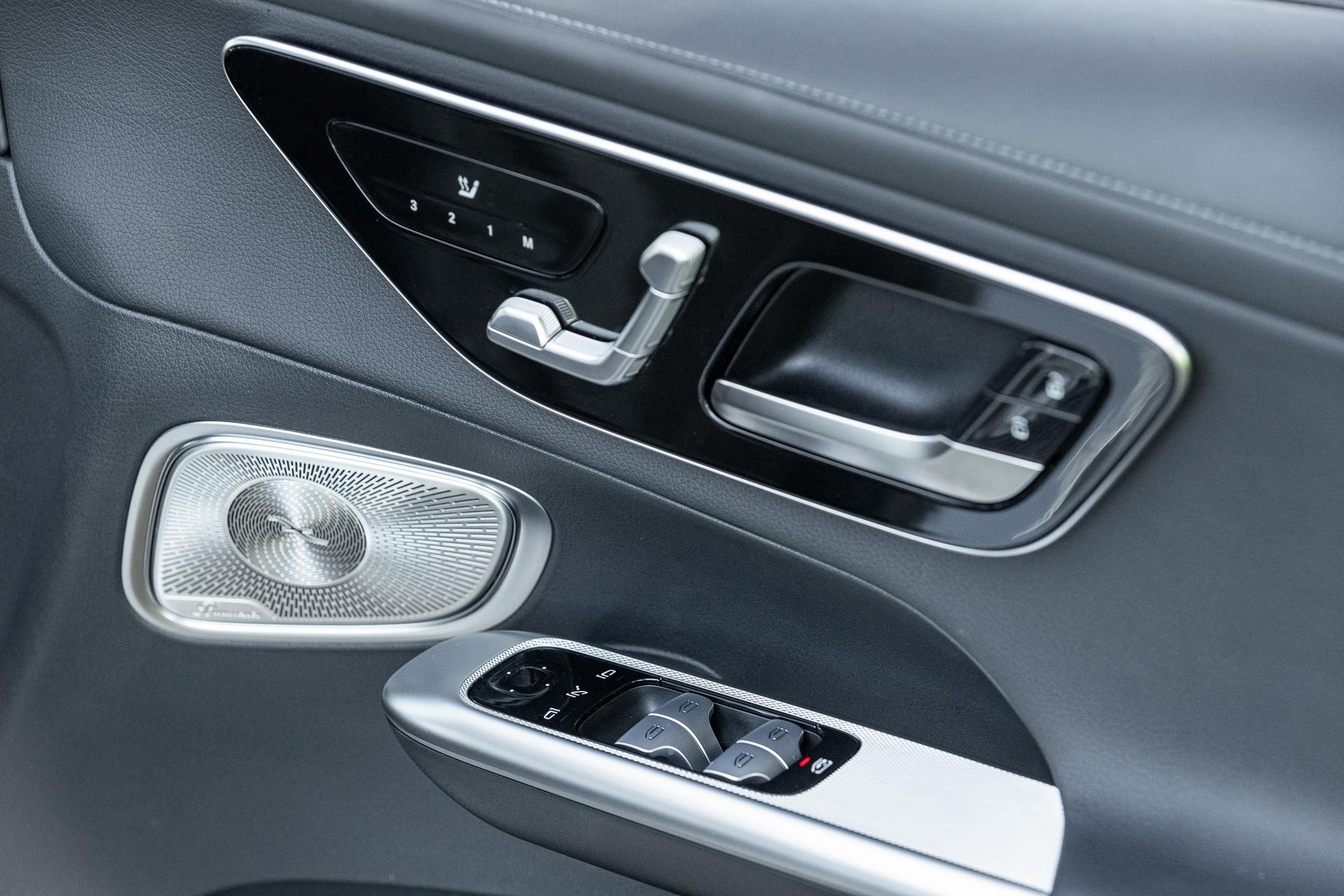 mercedes Benz GLC 300 door details