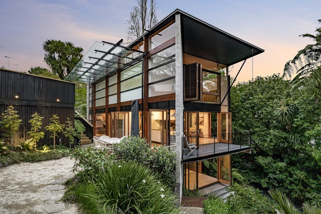 Exterior of Clifford-Forsyth house