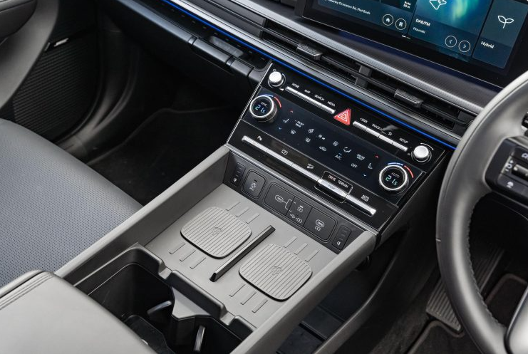 Hyundai Sante Fe centre console