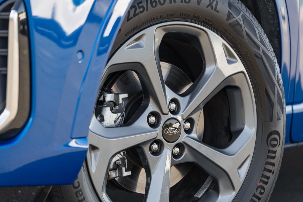 Ford-Escape-wheel-closeup-on-the-Hybrid