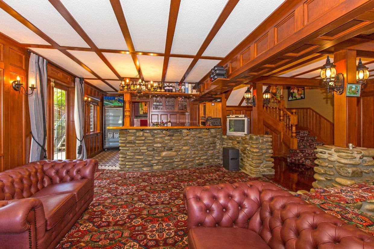 Olde English pub inspired interior