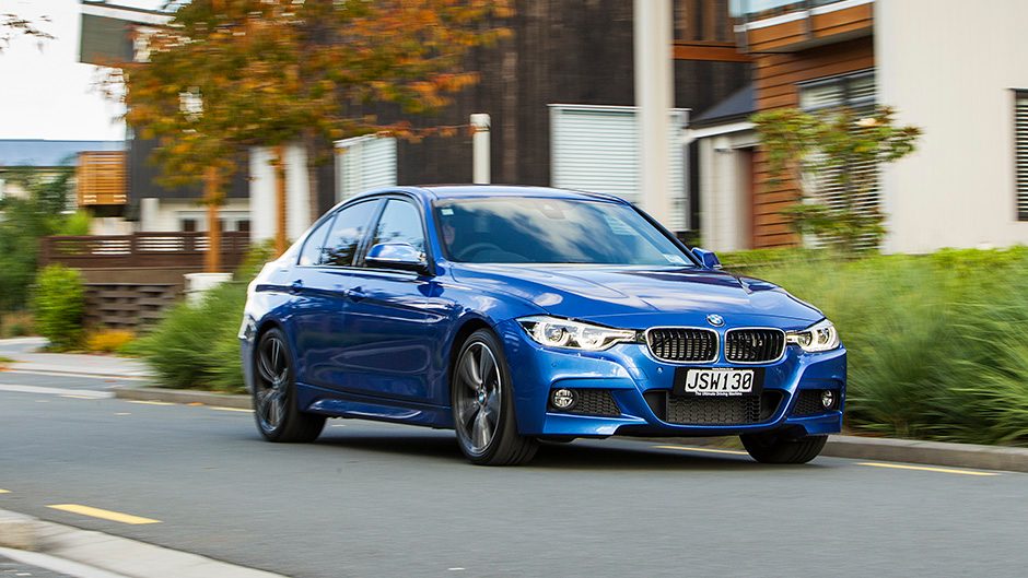 BMW 330e front action