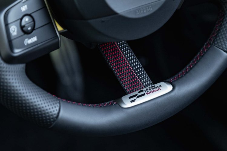 Mini-Countryman-JCW-All4-Flavoured-steering-wheel-strap