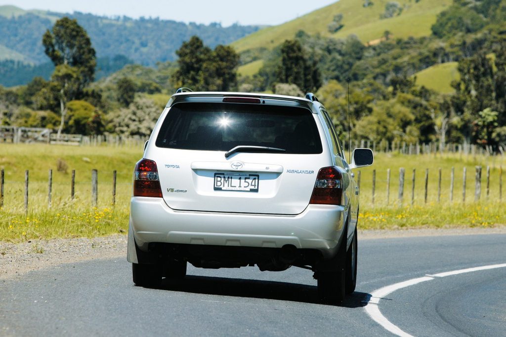 Toyota Highlander vs Subaru Outback 003