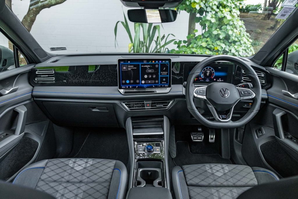 VW-Tiguan-R-front-wide-interior