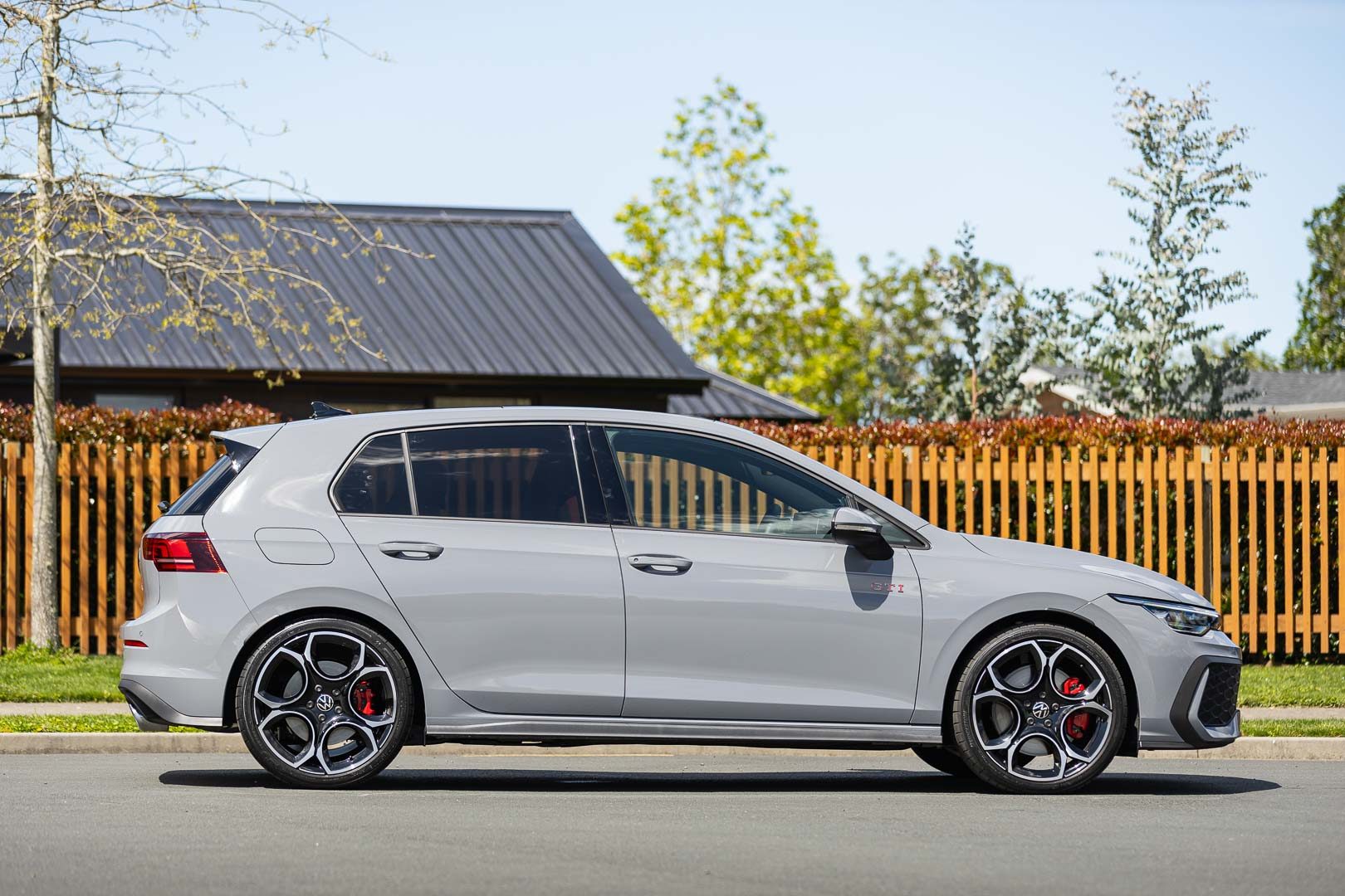 Volkswagen-Golf-GTI-Side-profile