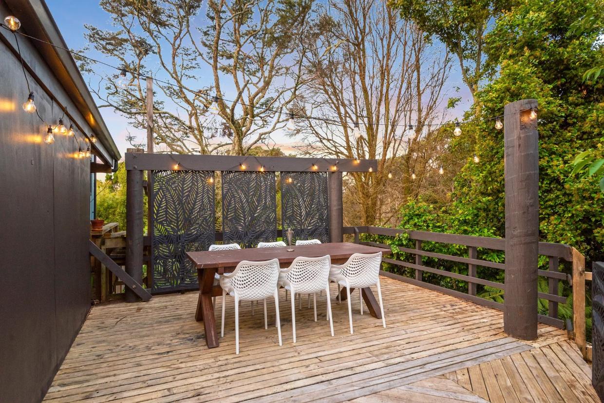 Large deck space for hosting.