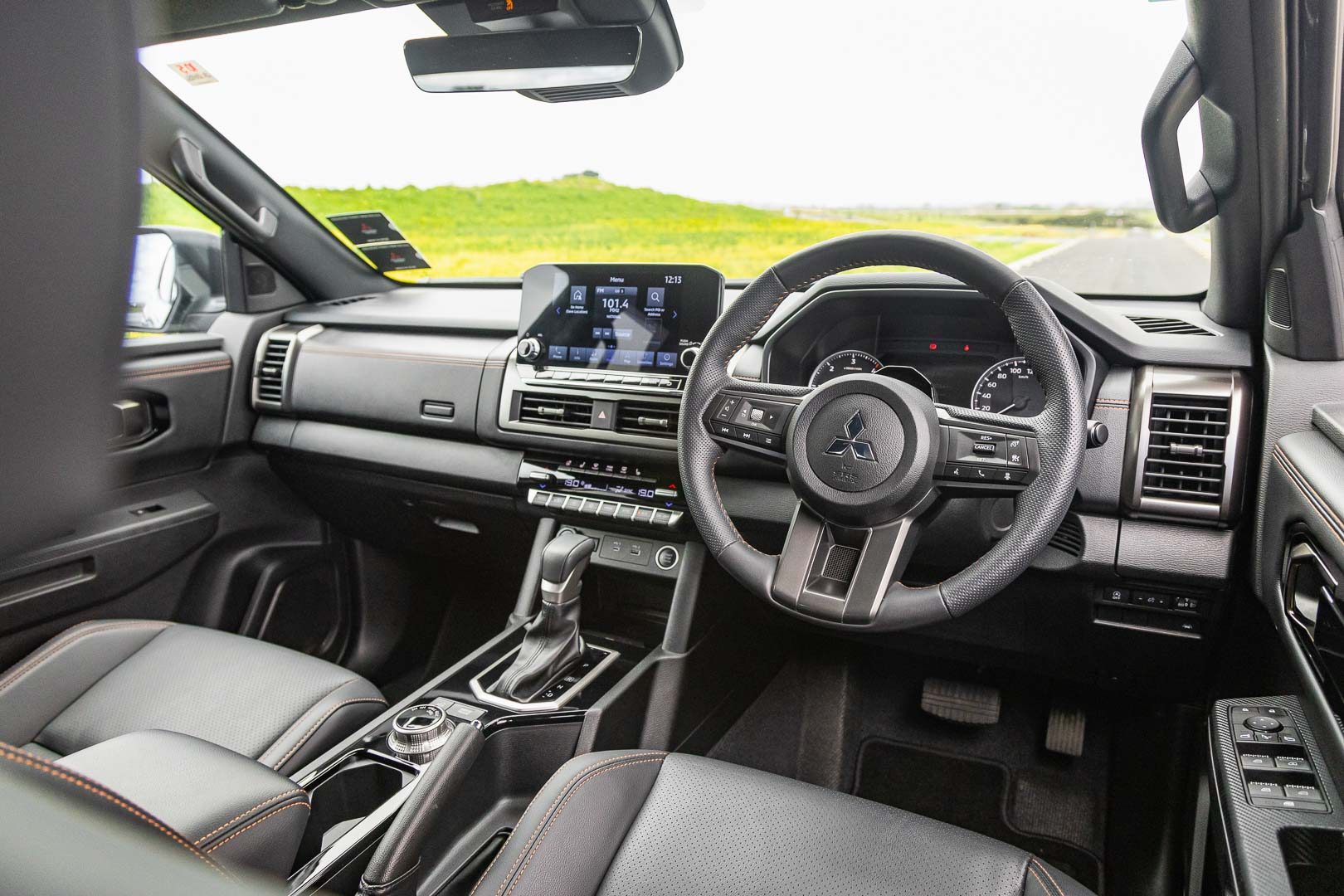 Mitsubishi Triton interior