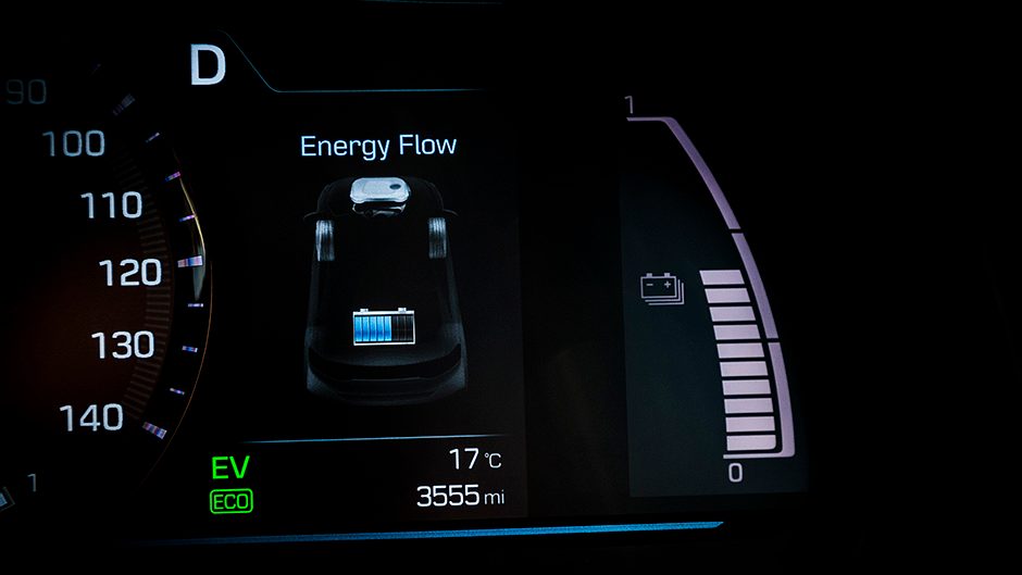 Hyundai-Ioniq-hybrid-energy-monitor