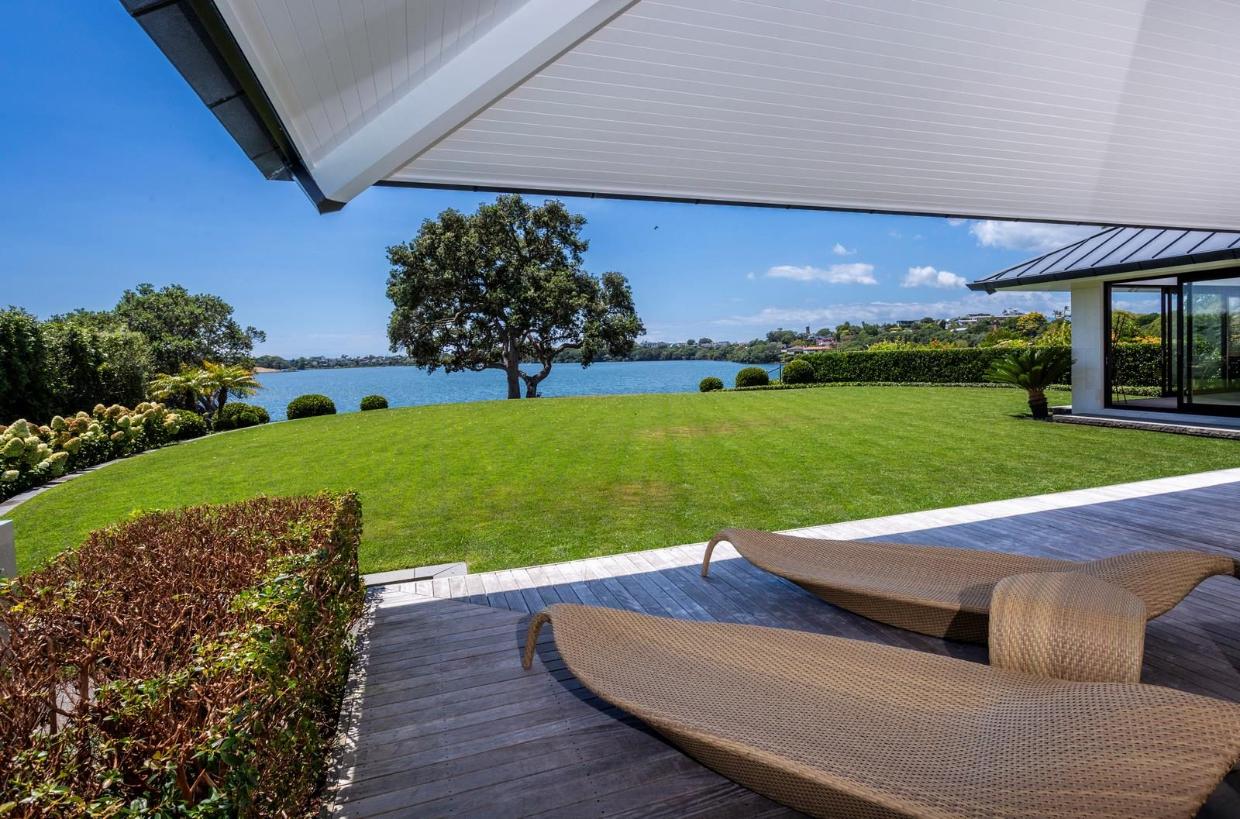 Spacious garden with waterfront.