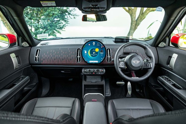 Mini-Countryman-JCW-All4-Flavoured-wide-interior