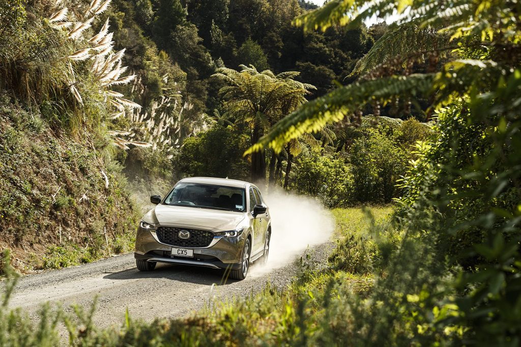 Mazda CX-5 Activ gravel action 