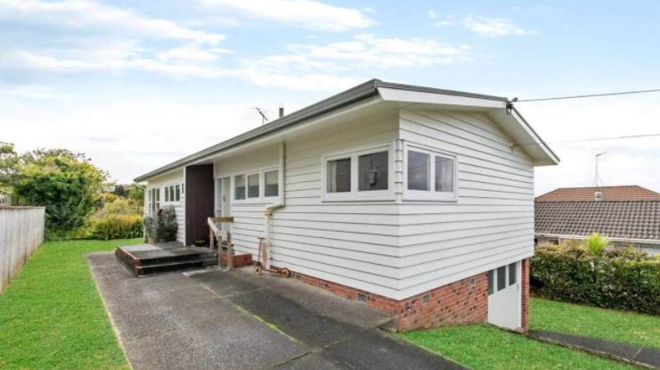 This modest three-bedroom bungalow on 1163 square metres in Birkenhead sold at auction for $2.29 million, after attracting 100 bids from 10 active buyers.