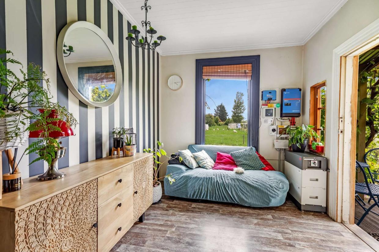 Rustic and cozy room with bright colours. 