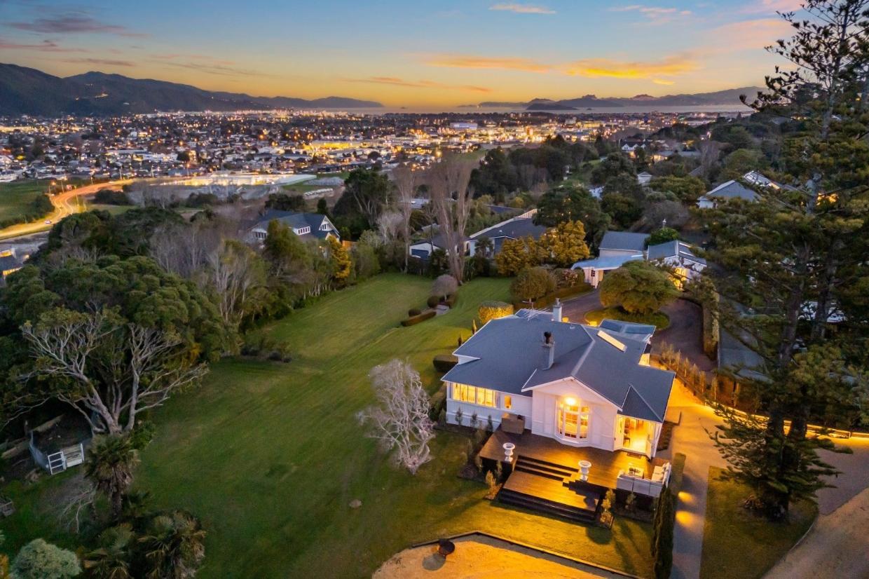 Lower Hutt mansion with large, flat garden