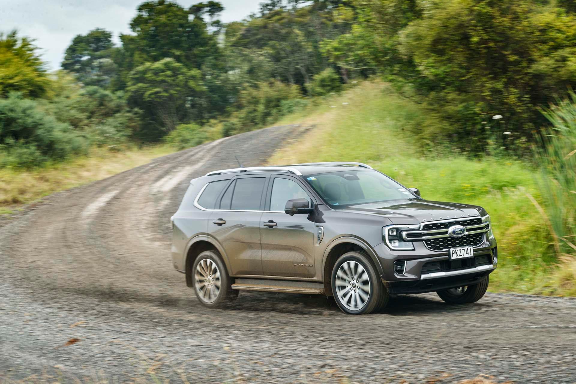 Ford-Everest-Platinum-gravel-skids