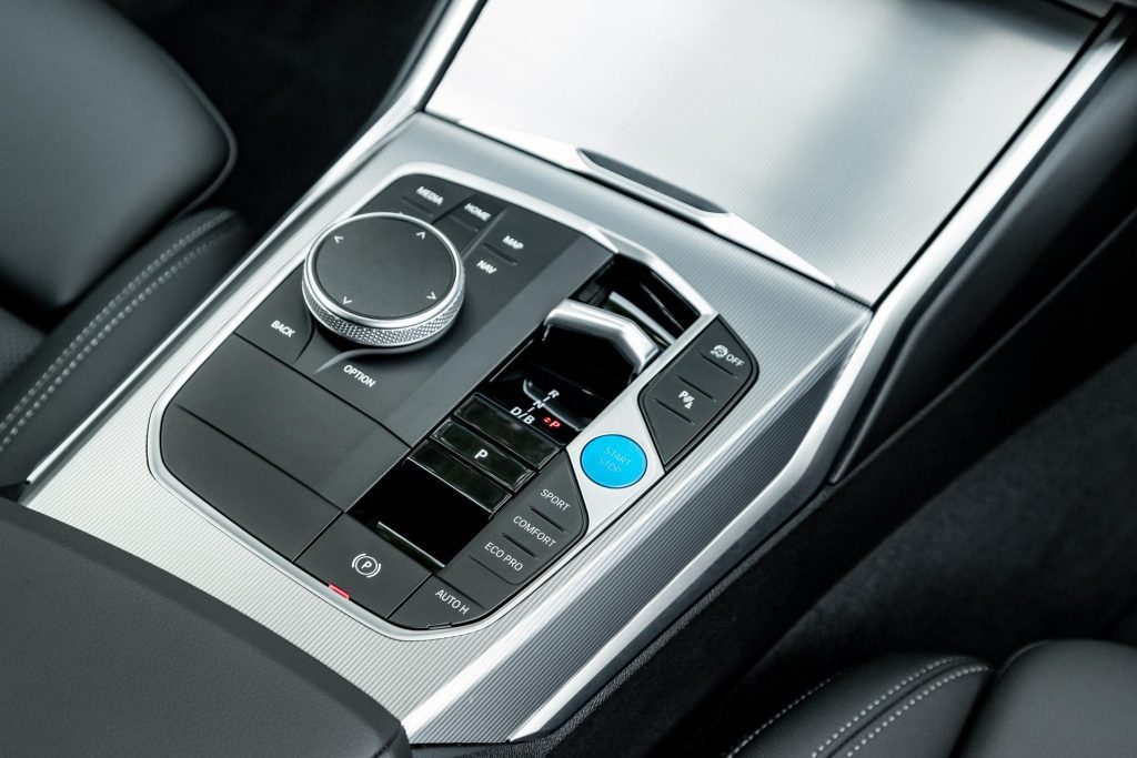 BMW-i4-eDrive35-centre-console-detail