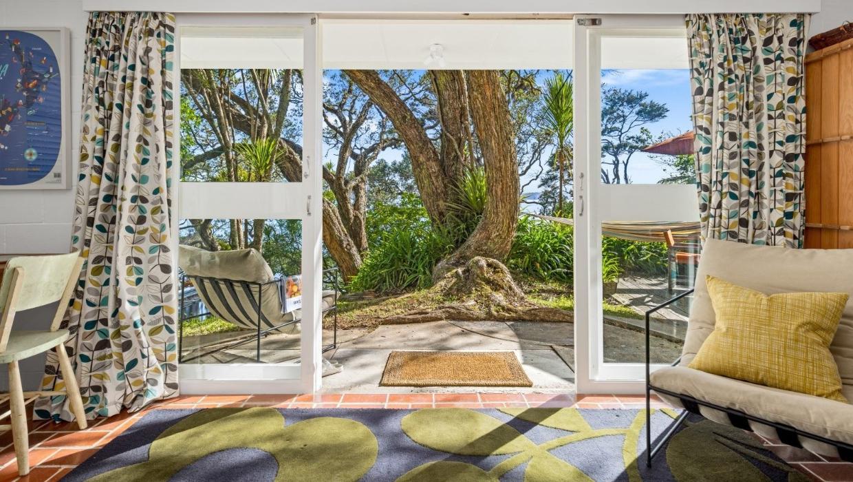Snells beach bach - indoor-outdoor living.