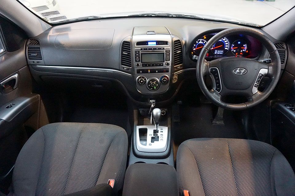 Hyundai Santa Fe 2012 Front Interior