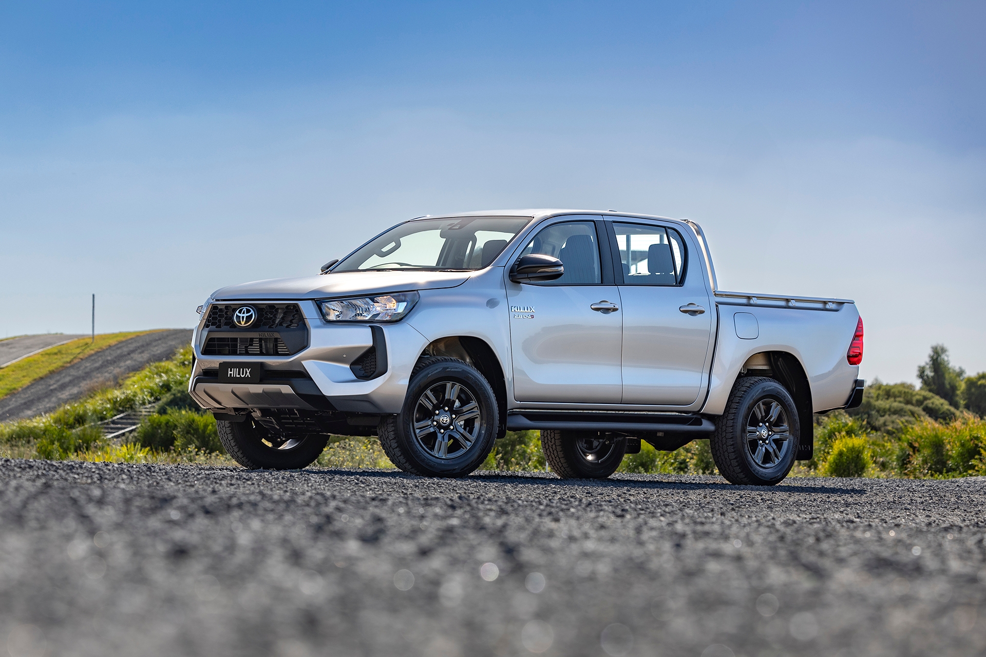 Toyota Hilux Hybrid silver