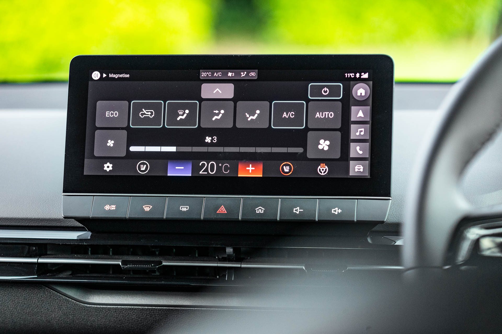 MG MG4 Essence Infotainment System